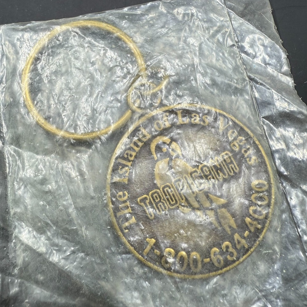 THE ISLAND OF LAS VEGAS TROPICANA KEY CHAIN NEVADA‎ NEW IN PLASTIC